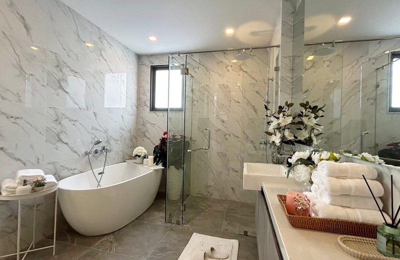 3–5 Bathrooms